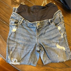 Full panel distressed maternity jeans